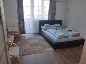 a bed in a living room with a bed sidx sidx sidx at Centralhome in Miskolc
