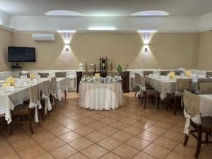 a banquet hall with tables and chairs with white tablecloths at Masseria La Guardata in Guglionesi
