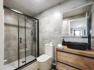 a bathroom with a shower and a toilet and a sink at Luxury apartamento Muralla de Lugo 1.2 in Lugo +7 photos