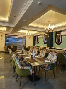 a dining room with a long table and chairs at Hotelyashraj in Pipra Dewās