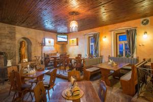 Restaurace v ubytování Hotel Plesivec
