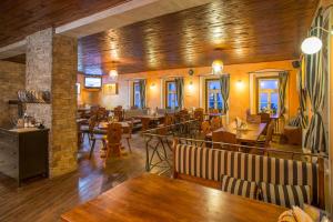 Restaurace v ubytování Hotel Plesivec