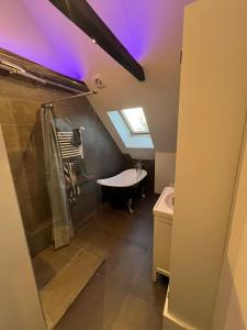 a bathroom with a shower and a sink and a tub at patriciervilla i 2plan udlejes in Hjørring