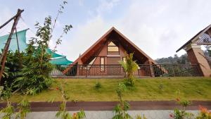 a house with a green roof at Vaango Cottages in Idukki