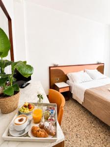 A bed or beds in a room at Hotel Artide - Beach Front