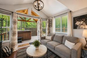 a living room with a couch and a table at Das Tree Haus by NW Comfy Cabins in Leavenworth +41 photos