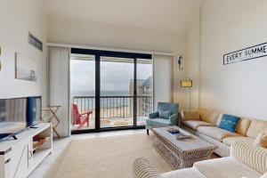 a living room with a couch and a tv at Sea Colony - 902 Georgetowne House in Bethany Beach