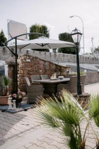 a patio with a table and an umbrella at Apartment am Berg in Grünstadt