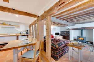a kitchen and living room with a table and a couch at 2 Bed in Walsham-le-Willows oc-gabpla in Walsham le Willows