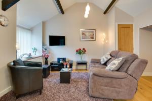 a living room with a couch and a chair at Becws Clyd in Trawsfynydd