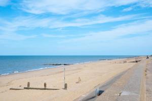 a view of a beach with the ocean at 2 Bed in Walcott oc-2282 in Walcott +1 photo