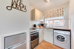 a kitchen with a washer and dryer at 2 Bed in Walcott oc-2282 in Walcott