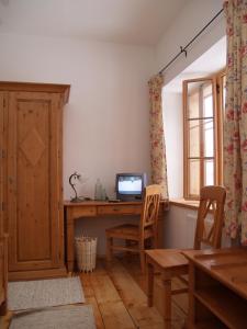 Televízia a/alebo spoločenská miestnosť v ubytovaní Apartments Stegmühle