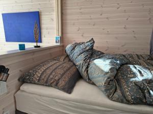 a bed with two pillows on top of it at Tiny House Am Guckenberg in Diez in Diez