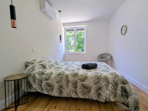 a bedroom with a bed and a window at Air-conditioned apartment - two bedrooms in Vichy