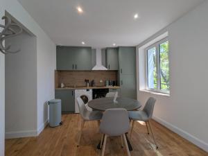 a kitchen and dining room with a table and chairs at Air-conditioned apartment - two bedrooms in Vichy +6 photos