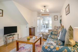 a living room with a couch and a tv at 3 Bed in Mumbles oc-m33090 in The Mumbles