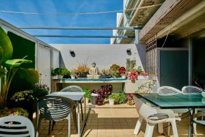 a patio with a table and chairs and plants at Calatabarca B&B in Tabarca