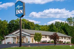 a sign in front of a inn at Algona Inn in Algona