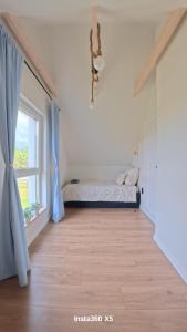 a room with a bed and a window at Domki Śluza 23 in Dywan