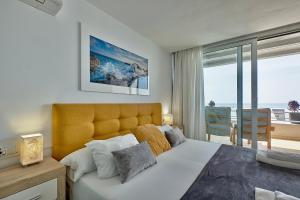 a bedroom with a bed with a view of the ocean at Calatabarca B&B in Tabarca