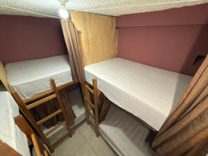 a small room with two bunk beds in it at Hostal el Alebrije in Valle de Bravo