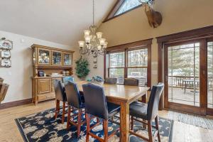 a dining room with a wooden table and chairs at Grand Tomahawk Lodge in Tomahawk