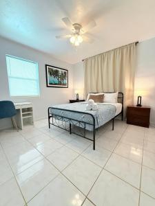 a bedroom with a bed and a ceiling fan at Las Palmas in Biscayne Seaplane Base
