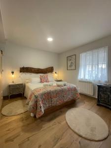 a bedroom with a large bed and a large window at La CASA de mis PADRES 2 in Arahuetes