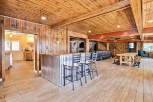 a kitchen and living room with a bar in a barn at Timber Lodge Retreat in Rhinelander