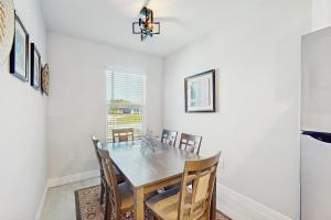 a dining room with a table and chairs at Sunny Shores- Sunrise in Englewood