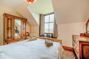 a bedroom with a large bed and a large mirror at 5 Bed in Shiskine oc-b33664 in Shiskine