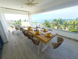 a dining room with a table and chairs and the ocean at Penthouse In Tracadero Oceanfront Infinity Pool in La Laguna