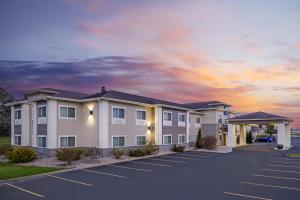 a rendering of a hotel with a parking lot at Best Western Plover-Stevens Point Hotel & Conference Center in Plover