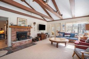 a living room with a fireplace and a tv at Johnson Cottage in Glenn