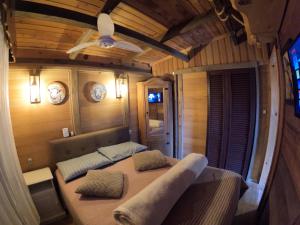 a room with a bed and two pillows on it at Chalé Cafofo in Campo Alegre