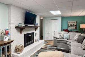 a living room with a couch and a fireplace at Cherry Fish North in Beulah