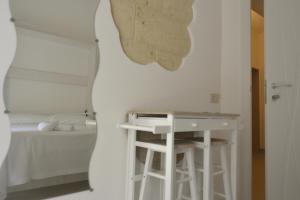 a white room with a desk and a bed at Casa Nannì in Polignano a Mare