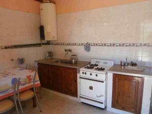 Una cocina o kitchenette en Casa Miramar Costa Atlantica Rep Argentina