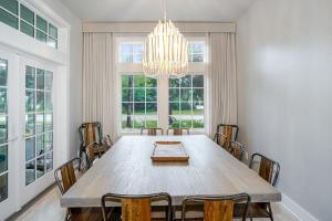 Gallery image of Lakeshore Luxury in Union Pier