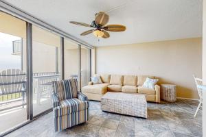 a living room with a couch and a ceiling fan at Sea Colony --- 1BB Brandywine Garden in Bethany Beach