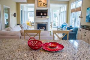 a living room with two red bowls on a table at Sunshine Villa in Union Pier +19 photos