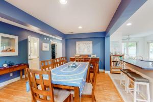 a dining room with blue walls and a table and chairs at Sea Colony - 56010 Pine Shore in Bethany Beach