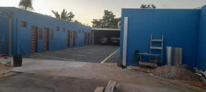 a large blue building with a parking lot at Hotel Centro Sul in Anastácio