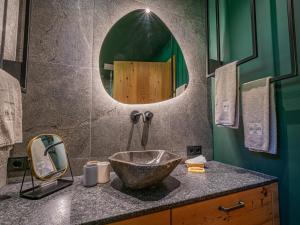 a bathroom with a bowl sink and a mirror at Die Kramerei in Hollersbach im Pinzgau +11 photos