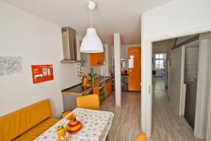 a kitchen and dining room with a table and a dining room at Ferienhaus Pilse 3 in Erfurt