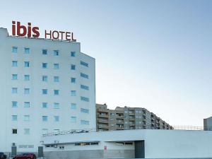 a hotel with a sign on top of a building at Hotel ibis Bragança in Bragança