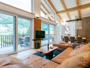 a living room with a couch and a tv at Apart33 Top 1-33 Penthouse in Haus im Ennstal