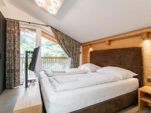 a bedroom with a large bed with white pillows at Apart33 Top 1-33 Penthouse in Haus im Ennstal