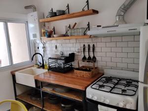 a kitchen with a stove and a sink at Casa Esmeralda in Concordia